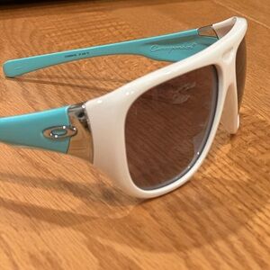 Women’s Oakley Correspondent Turquoise and White Sunglasses With Case